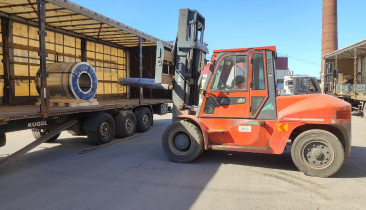 Боковая разгрузка (вилочным погрузчиком)